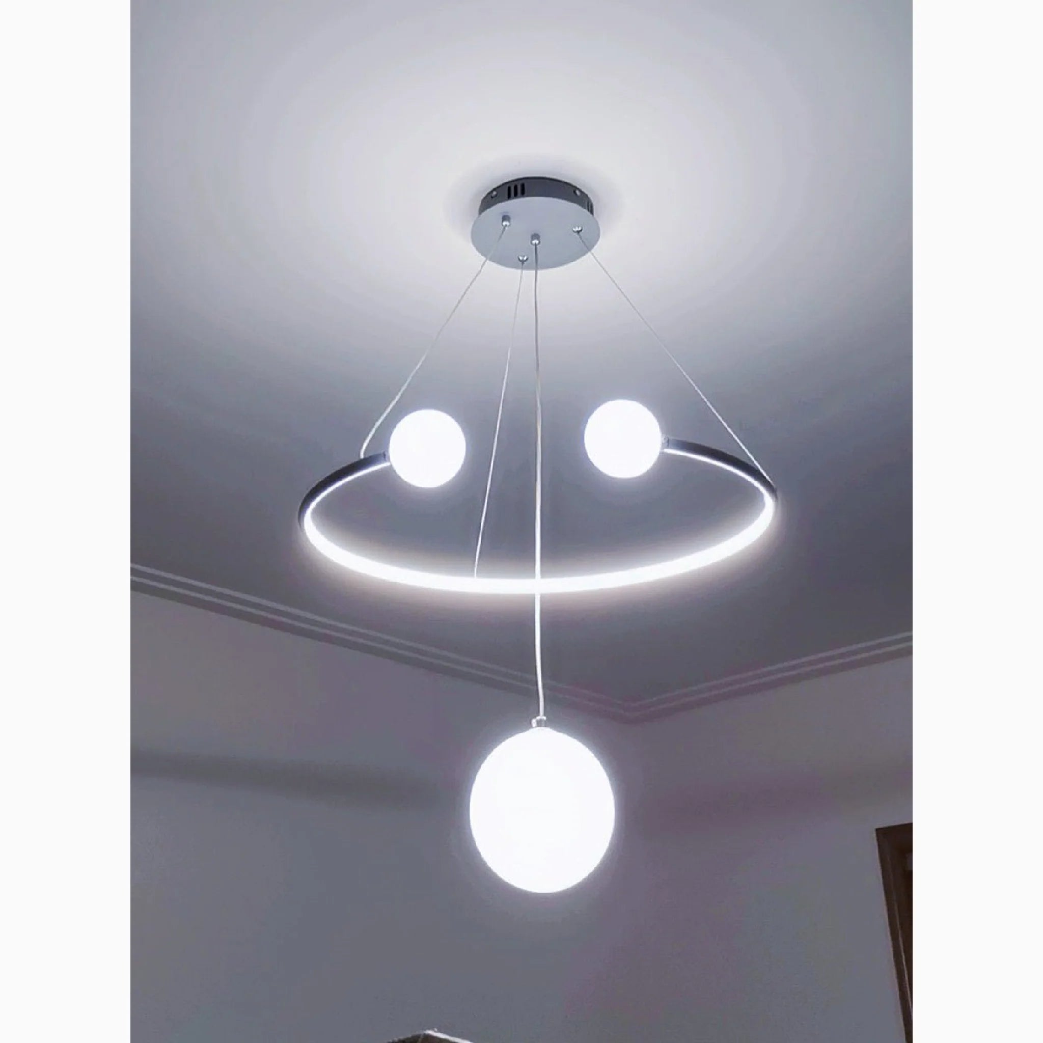 Broc | Pendant Lamp in the Shape of Hanging Balls
