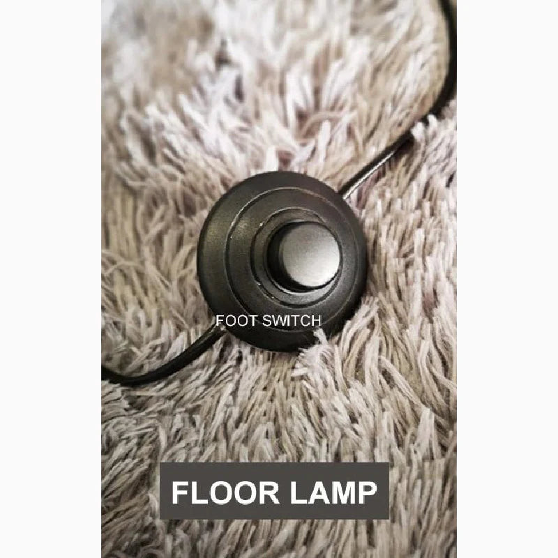 Diemtigen | Elegant Golden Metal LED Floor Lamp With Acrylic Balls