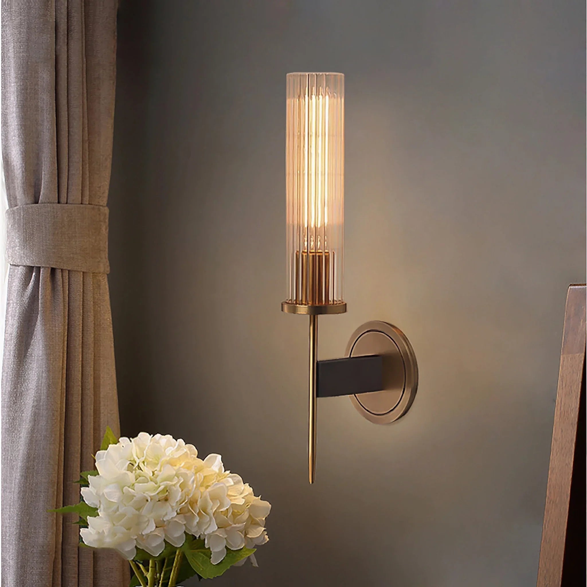 Palma | Bedside Wall Lamp made of Brass