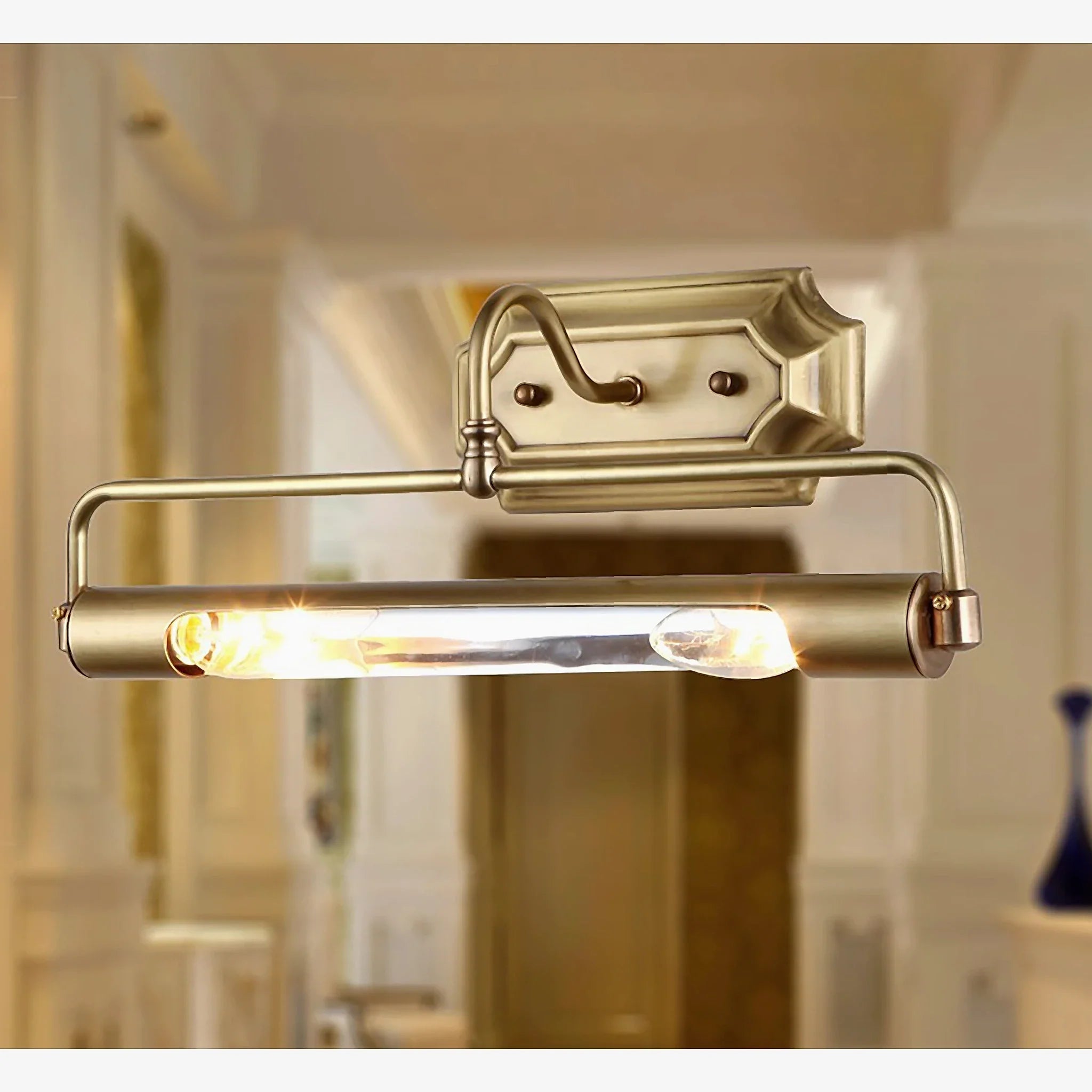 Sueca | Antique Wall Mounted Brass LED Lamp