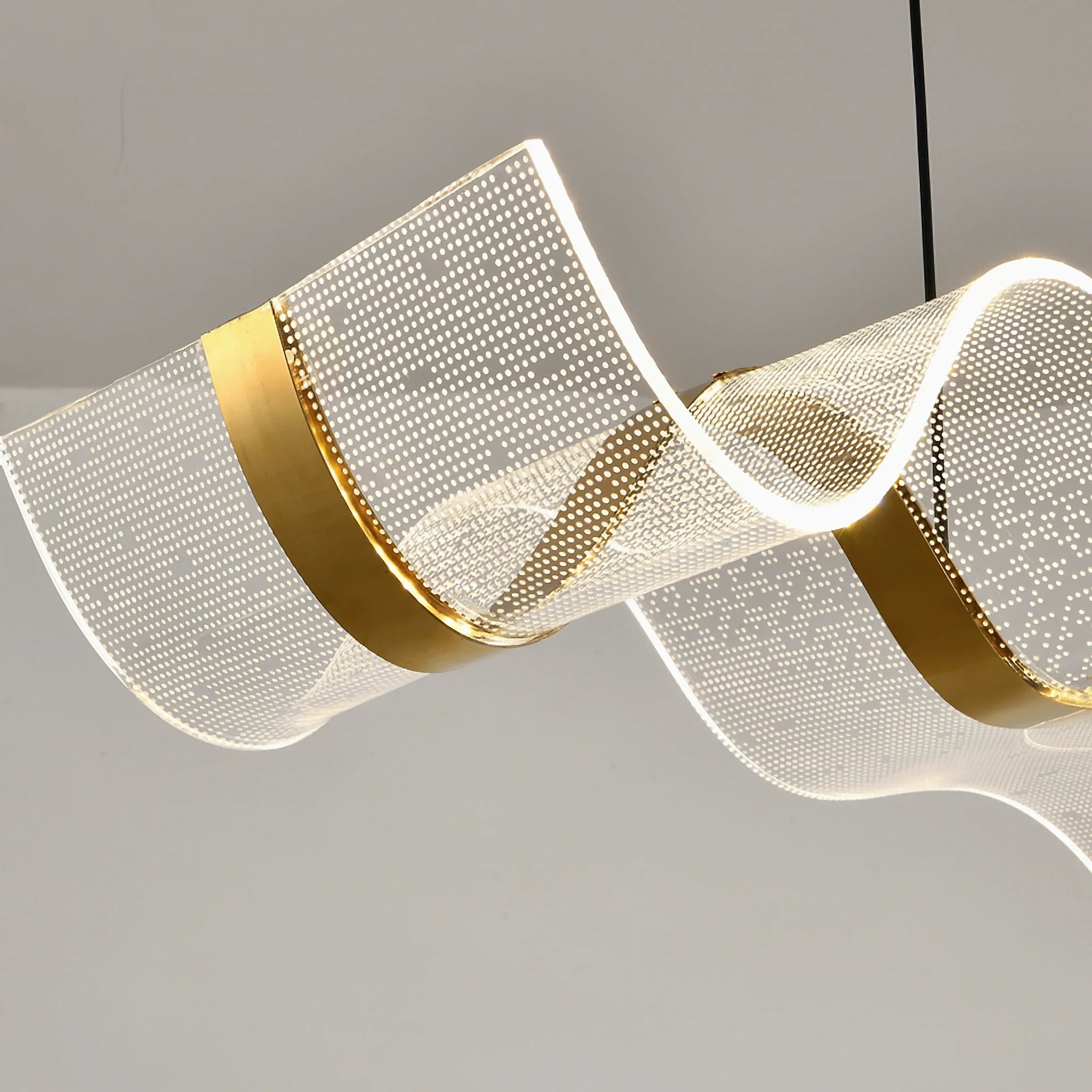 Saint-Martin-Vesubie | Modern Wave-Designed Gold Chandelier