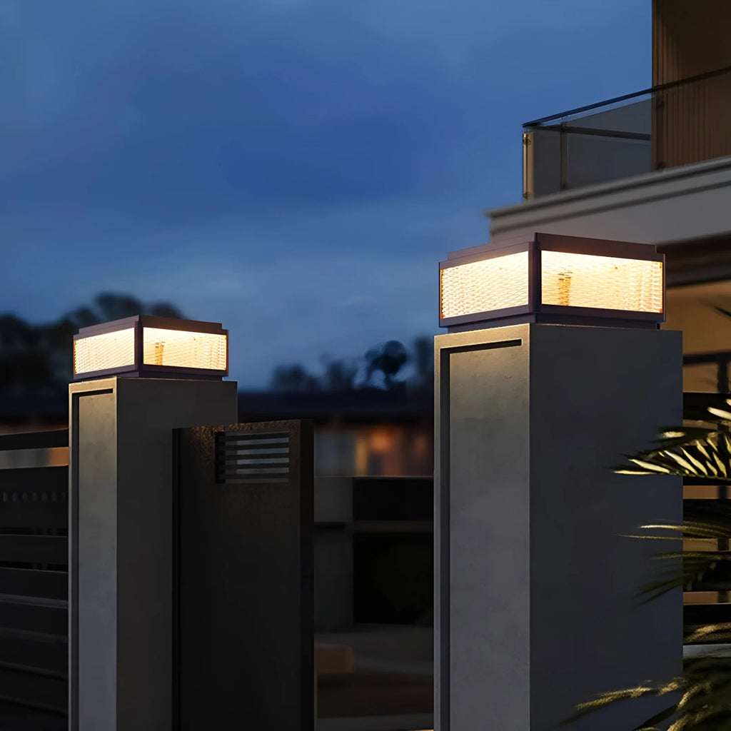 Solar LED Outdoor Pillar Light - Waterproof Aluminum Post Lamp for Garden, Fence, Villa, Yard